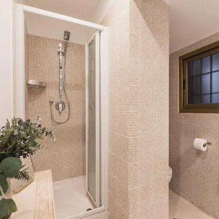 The Rent - Two-bedroom In Colosseum Area Apartment