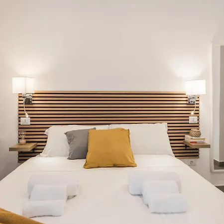 The Rent - Two-bedroom In Colosseum Area *