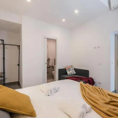 Apartment The Rent - Two-bedroom In Colosseum Area